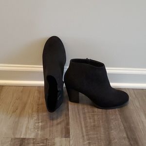 Black new Old Navy booties